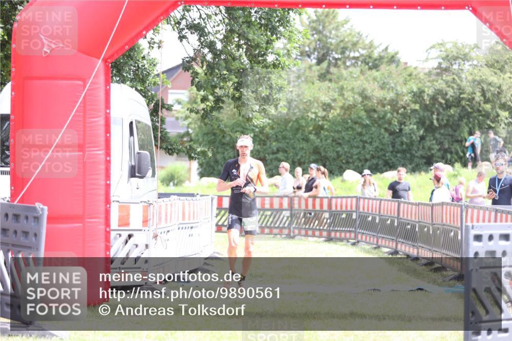 21.06.2026 - 29. Vierlanden-Triathlon Andreas Tolksdorf http://msf.ph/oto/9890561 21.06.2026 13:04:28 Ziel 808, 808 meine-sportfotos.de