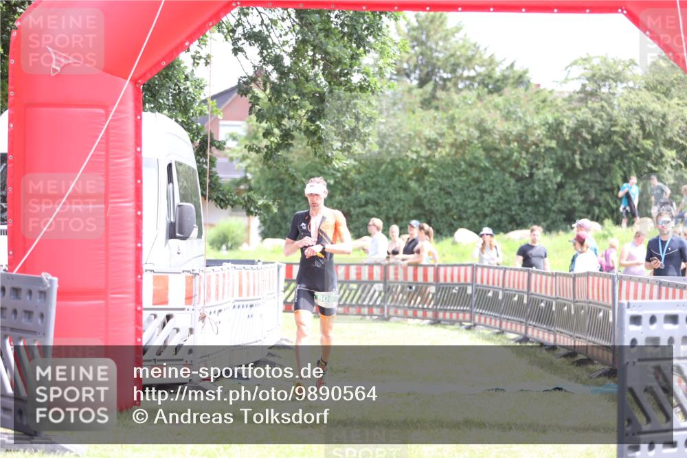 21.06.2026 - 29. Vierlanden-Triathlon Andreas Tolksdorf http://msf.ph/oto/9890564 21.06.2026 13:04:28 Ziel 808, 808 meine-sportfotos.de