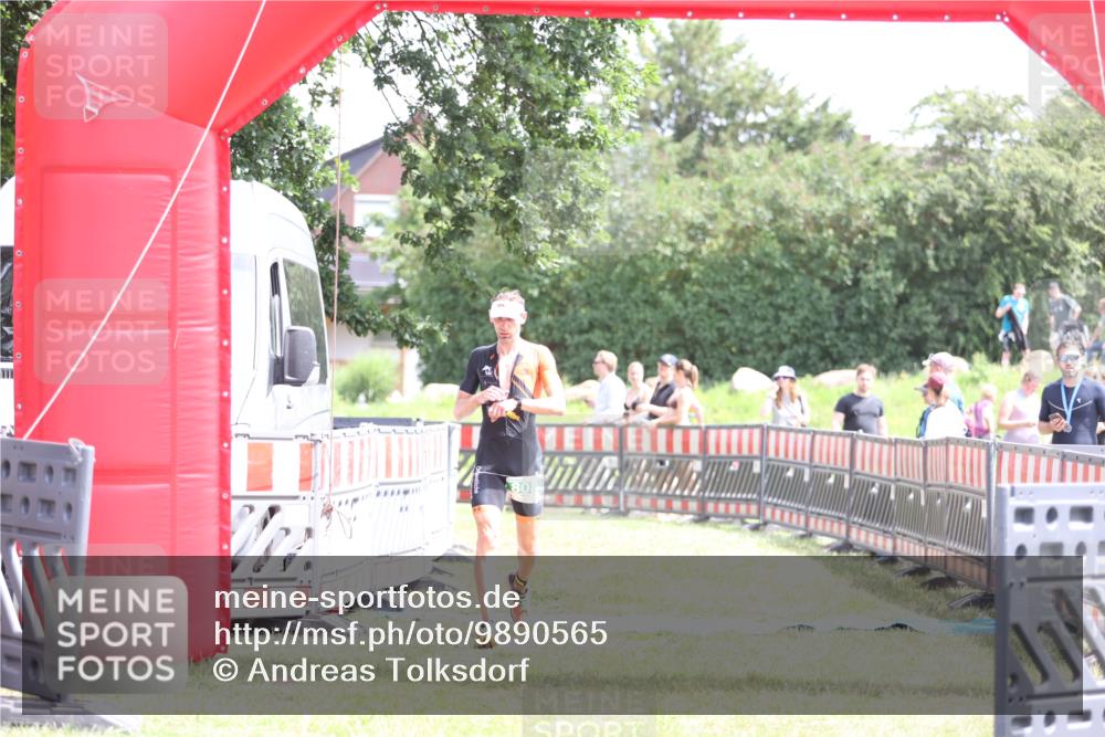21.06.2026 - 29. Vierlanden-Triathlon Andreas Tolksdorf http://msf.ph/oto/9890565 21.06.2026 13:04:28 Ziel 808, 808 meine-sportfotos.de