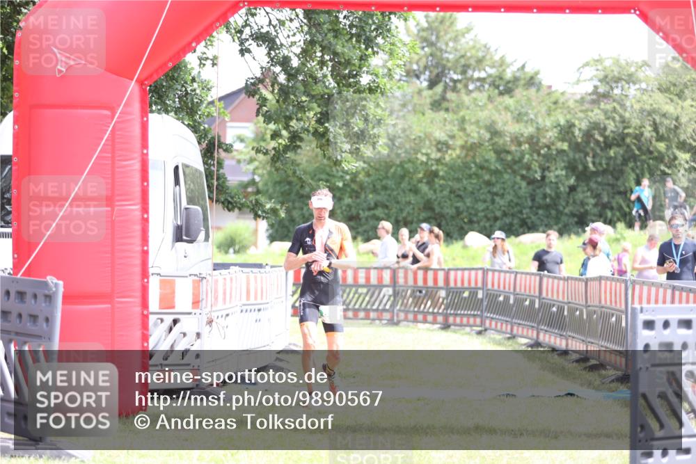 21.06.2026 - 29. Vierlanden-Triathlon Andreas Tolksdorf http://msf.ph/oto/9890567 21.06.2026 13:04:28 Ziel 808, 808 meine-sportfotos.de