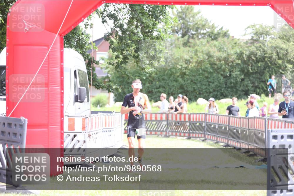 21.06.2026 - 29. Vierlanden-Triathlon Andreas Tolksdorf http://msf.ph/oto/9890568 21.06.2026 13:04:28 Ziel 808, 808 meine-sportfotos.de