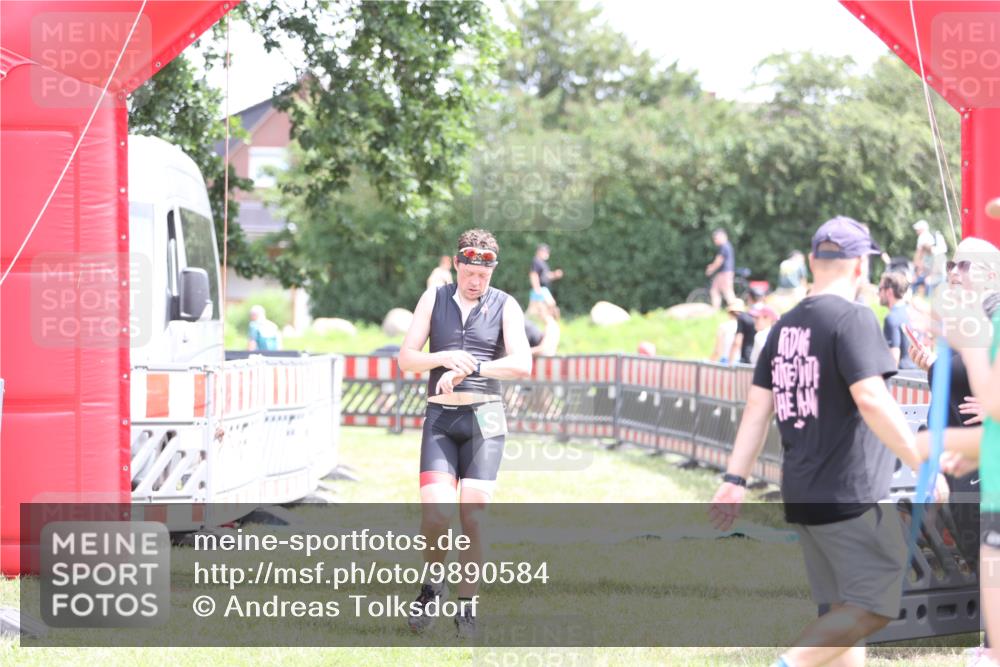 21.06.2026 - 29. Vierlanden-Triathlon Andreas Tolksdorf http://msf.ph/oto/9890584 21.06.2026 13:04:51 Ziel 682, 682 meine-sportfotos.de