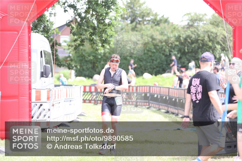 21.06.2026 - 29. Vierlanden-Triathlon Andreas Tolksdorf http://msf.ph/oto/9890585 21.06.2026 13:04:51 Ziel 682, 682 meine-sportfotos.de