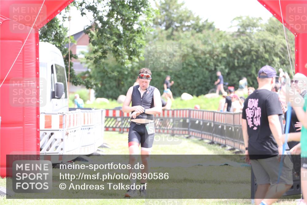 21.06.2026 - 29. Vierlanden-Triathlon Andreas Tolksdorf http://msf.ph/oto/9890586 21.06.2026 13:04:51 Ziel 682, 682 meine-sportfotos.de