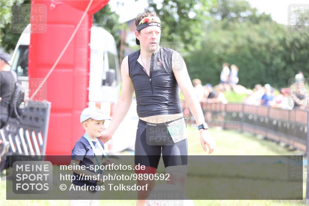 21.06.2026 - 29. Vierlanden-Triathlon Andreas Tolksdorf http://msf.ph/oto/9890592 21.06.2026 13:05:20 Ziel  meine-sportfotos.de