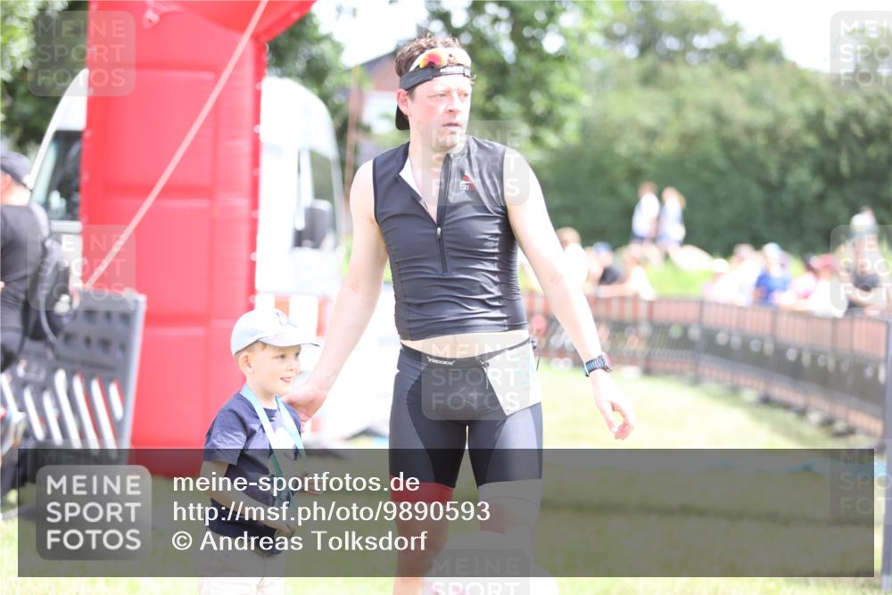 21.06.2026 - 29. Vierlanden-Triathlon Andreas Tolksdorf http://msf.ph/oto/9890593 21.06.2026 13:05:20 Ziel  meine-sportfotos.de