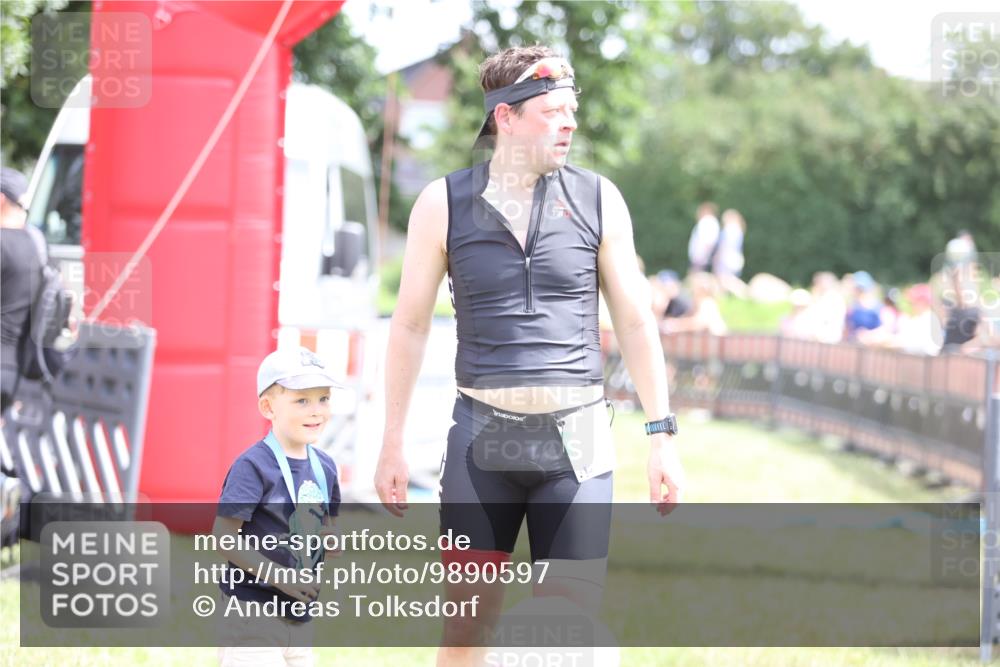 21.06.2026 - 29. Vierlanden-Triathlon Andreas Tolksdorf http://msf.ph/oto/9890597 21.06.2026 13:05:20 Ziel  meine-sportfotos.de