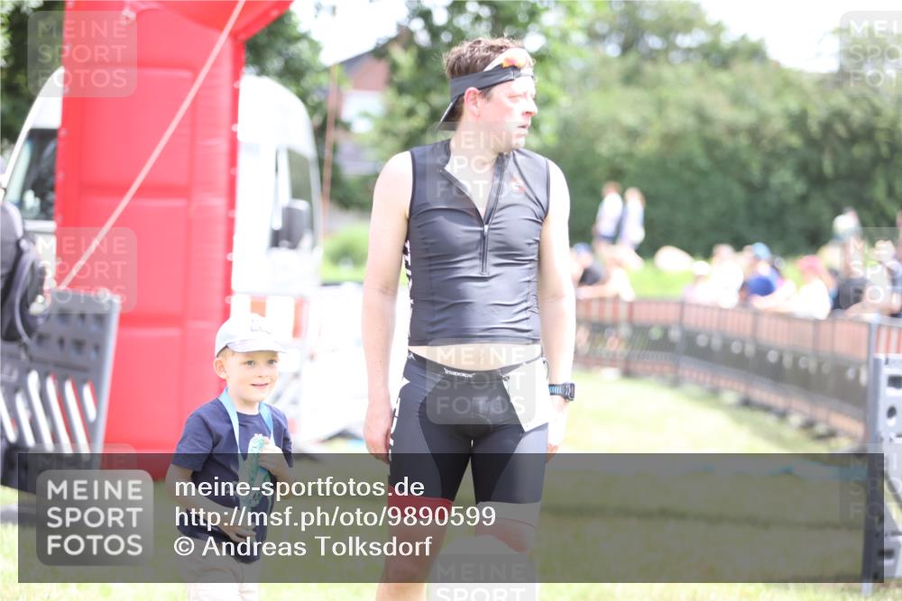 21.06.2026 - 29. Vierlanden-Triathlon Andreas Tolksdorf http://msf.ph/oto/9890599 21.06.2026 13:05:20 Ziel  meine-sportfotos.de