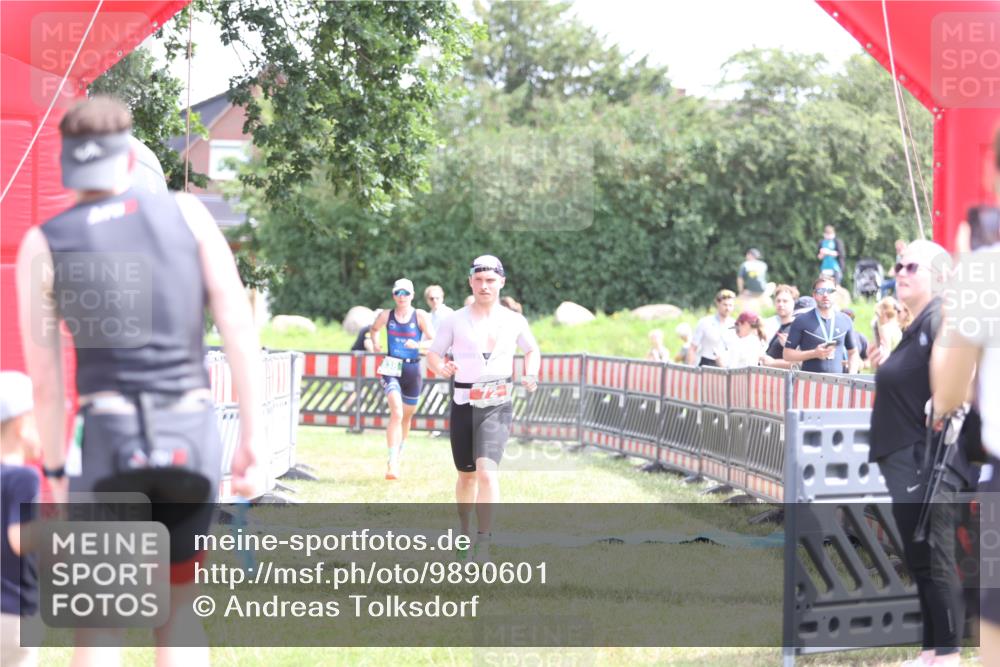 21.06.2026 - 29. Vierlanden-Triathlon Andreas Tolksdorf http://msf.ph/oto/9890601 21.06.2026 13:05:52 Ziel 72, 838, 72, 838 meine-sportfotos.de