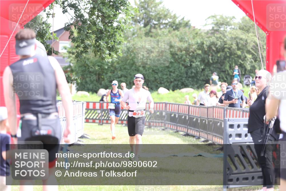 21.06.2026 - 29. Vierlanden-Triathlon Andreas Tolksdorf http://msf.ph/oto/9890602 21.06.2026 13:05:52 Ziel 72, 838, 72, 838 meine-sportfotos.de
