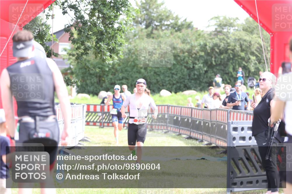 21.06.2026 - 29. Vierlanden-Triathlon Andreas Tolksdorf http://msf.ph/oto/9890604 21.06.2026 13:05:52 Ziel 72, 838, 72, 838 meine-sportfotos.de