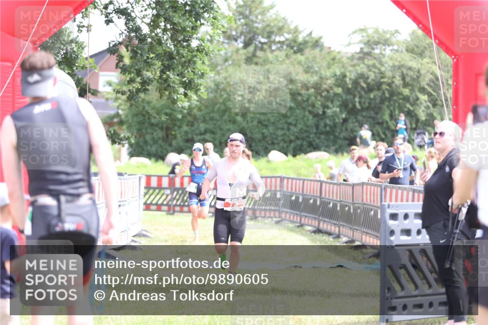 21.06.2026 - 29. Vierlanden-Triathlon Andreas Tolksdorf http://msf.ph/oto/9890605 21.06.2026 13:05:52 Ziel 72, 838, 72, 838 meine-sportfotos.de