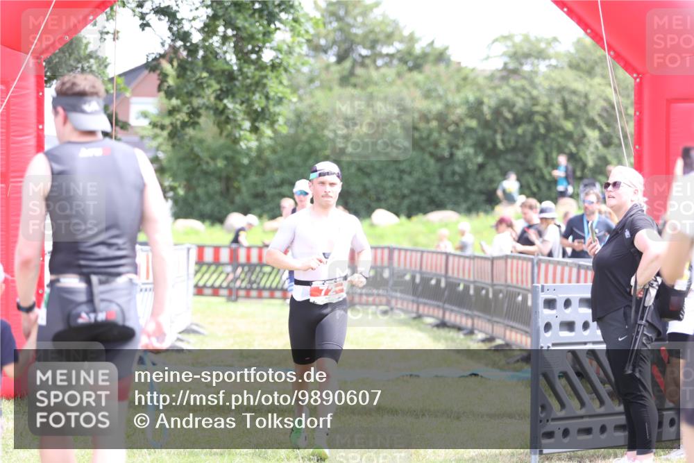 21.06.2026 - 29. Vierlanden-Triathlon Andreas Tolksdorf http://msf.ph/oto/9890607 21.06.2026 13:05:53 Ziel 72, 838, 72, 838 meine-sportfotos.de