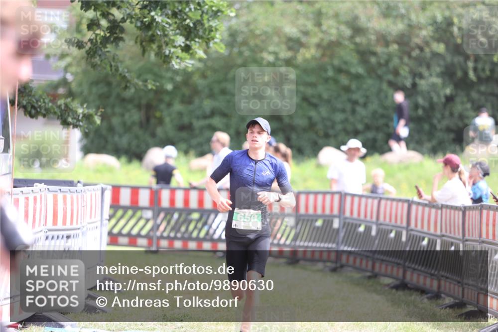 21.06.2026 - 29. Vierlanden-Triathlon Andreas Tolksdorf http://msf.ph/oto/9890630 21.06.2026 13:06:21 Ziel 642, 650, 642, 650 meine-sportfotos.de