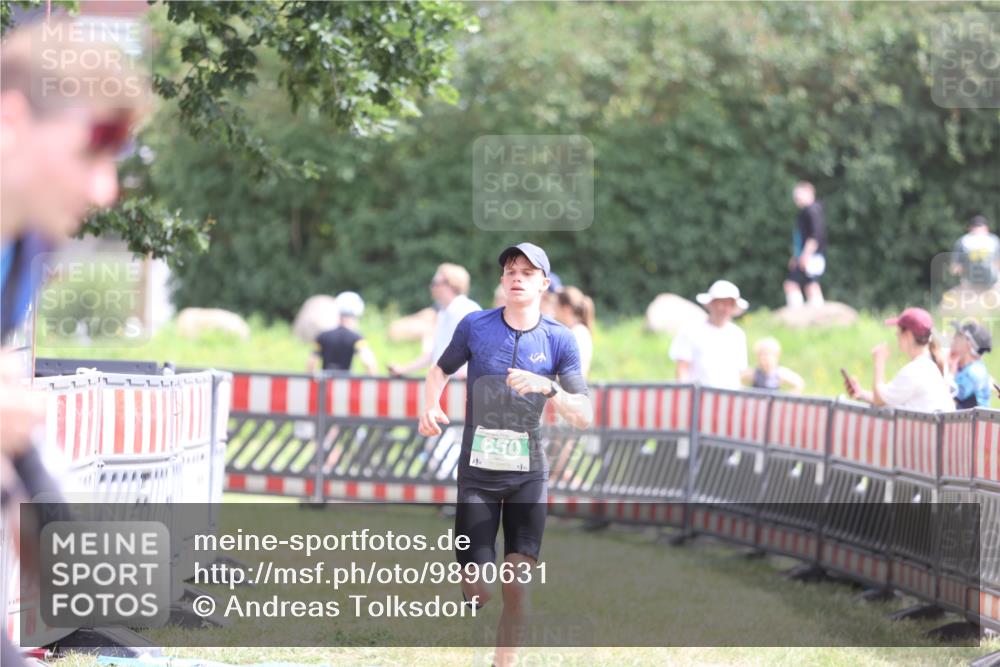 21.06.2026 - 29. Vierlanden-Triathlon Andreas Tolksdorf http://msf.ph/oto/9890631 21.06.2026 13:06:21 Ziel 642, 650, 642, 650 meine-sportfotos.de