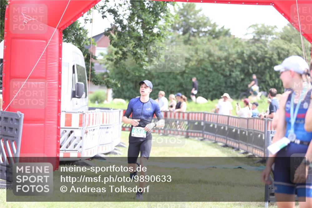 21.06.2026 - 29. Vierlanden-Triathlon Andreas Tolksdorf http://msf.ph/oto/9890633 21.06.2026 13:06:23 Ziel 642, 650, 642, 650 meine-sportfotos.de