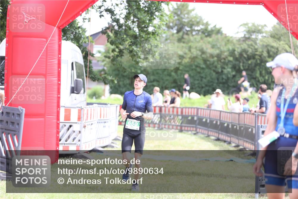 21.06.2026 - 29. Vierlanden-Triathlon Andreas Tolksdorf http://msf.ph/oto/9890634 21.06.2026 13:06:23 Ziel 642, 650, 642, 650 meine-sportfotos.de