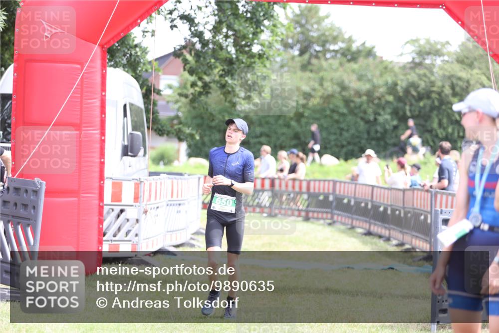 21.06.2026 - 29. Vierlanden-Triathlon Andreas Tolksdorf http://msf.ph/oto/9890635 21.06.2026 13:06:23 Ziel 642, 650, 642, 650 meine-sportfotos.de