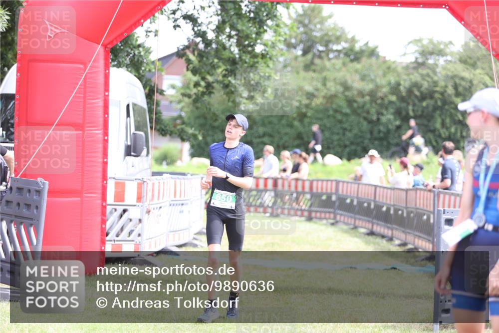 21.06.2026 - 29. Vierlanden-Triathlon Andreas Tolksdorf http://msf.ph/oto/9890636 21.06.2026 13:06:23 Ziel 642, 650, 642, 650 meine-sportfotos.de