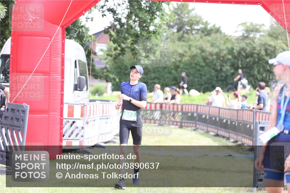 21.06.2026 - 29. Vierlanden-Triathlon Andreas Tolksdorf http://msf.ph/oto/9890637 21.06.2026 13:06:23 Ziel 642, 650, 642, 650 meine-sportfotos.de