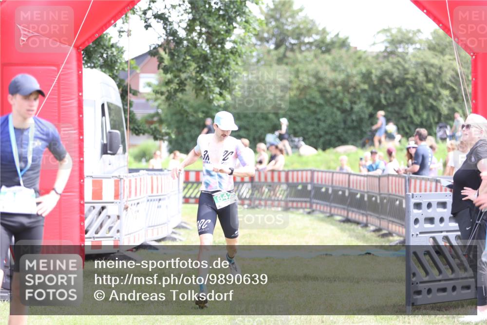 21.06.2026 - 29. Vierlanden-Triathlon Andreas Tolksdorf http://msf.ph/oto/9890639 21.06.2026 13:06:30 Ziel 642, 1358, 642, 1358 meine-sportfotos.de