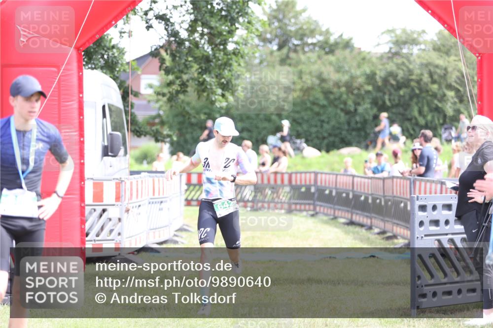21.06.2026 - 29. Vierlanden-Triathlon Andreas Tolksdorf http://msf.ph/oto/9890640 21.06.2026 13:06:30 Ziel 642, 1358, 642, 1358 meine-sportfotos.de