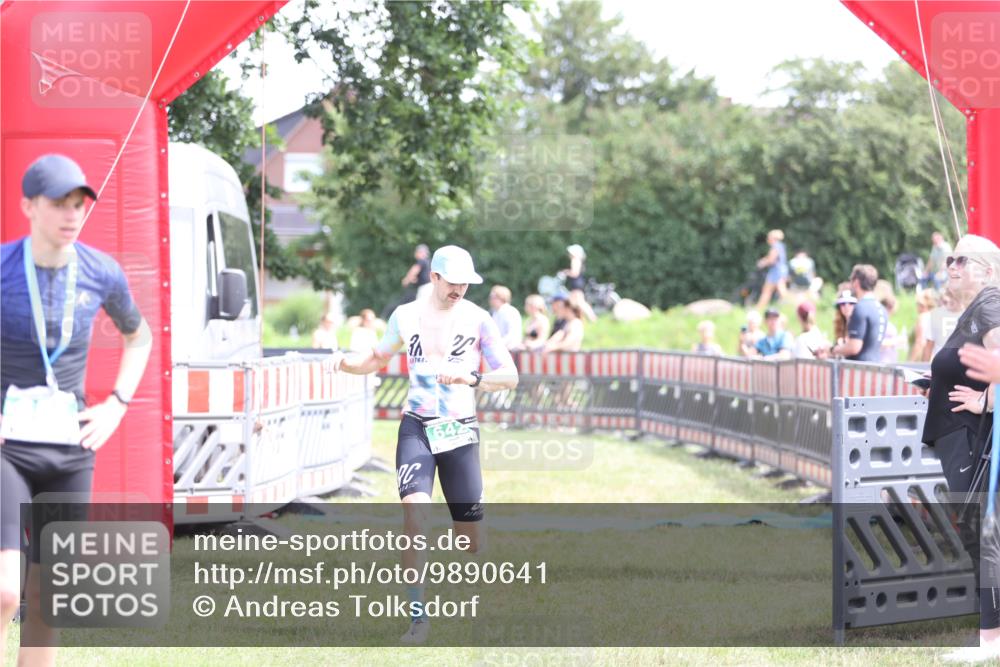 21.06.2026 - 29. Vierlanden-Triathlon Andreas Tolksdorf http://msf.ph/oto/9890641 21.06.2026 13:06:30 Ziel 642, 1358, 642, 1358 meine-sportfotos.de