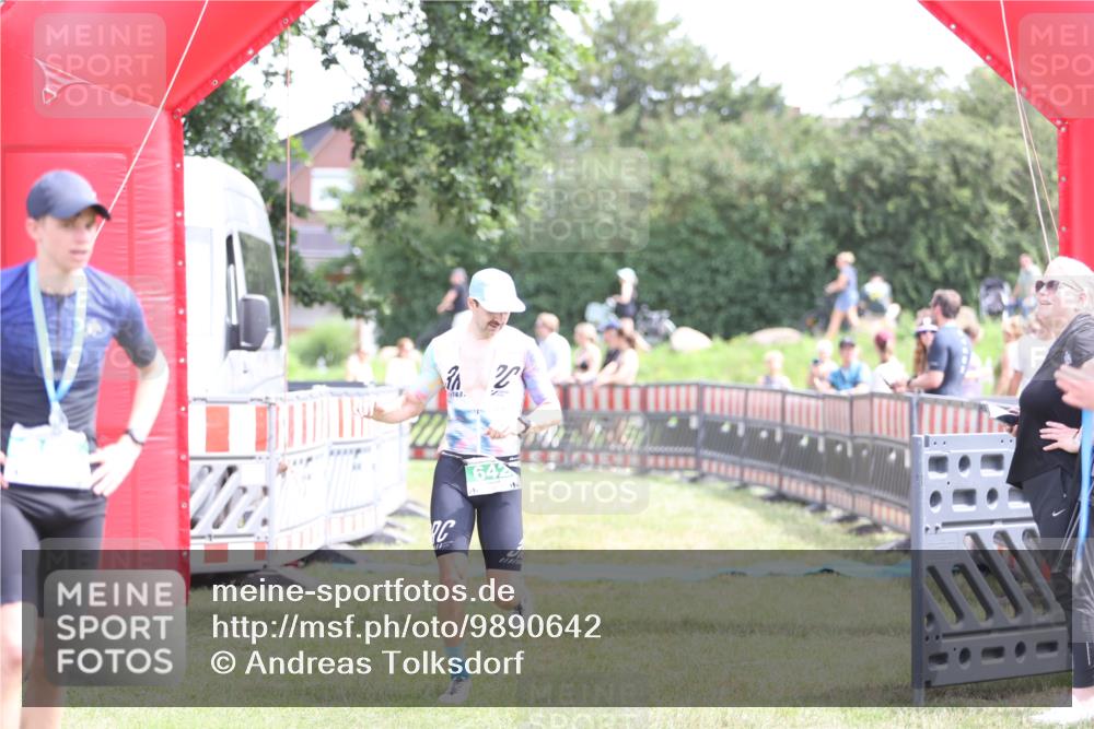 21.06.2026 - 29. Vierlanden-Triathlon Andreas Tolksdorf http://msf.ph/oto/9890642 21.06.2026 13:06:30 Ziel 642, 1358, 642, 1358 meine-sportfotos.de