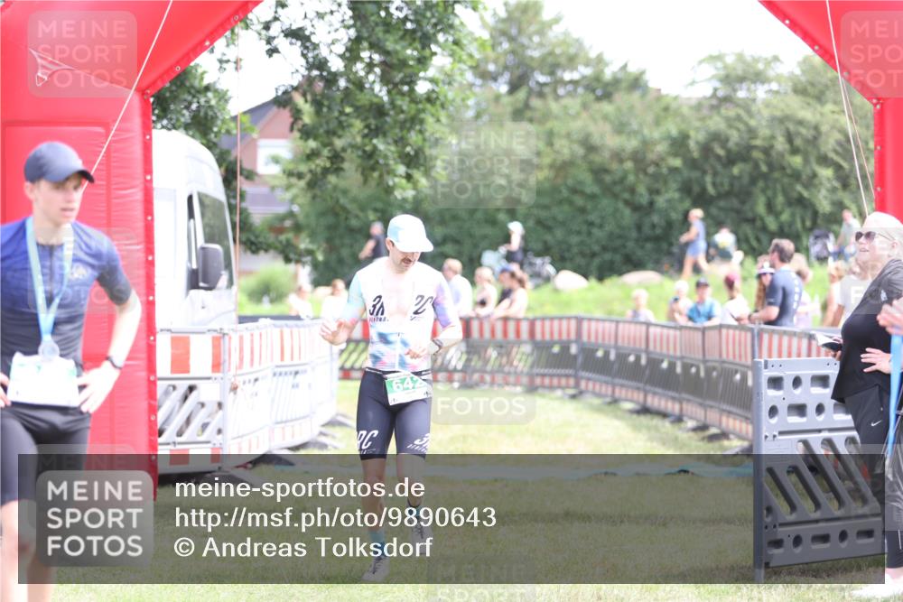 21.06.2026 - 29. Vierlanden-Triathlon Andreas Tolksdorf http://msf.ph/oto/9890643 21.06.2026 13:06:30 Ziel 642, 1358, 642, 1358 meine-sportfotos.de