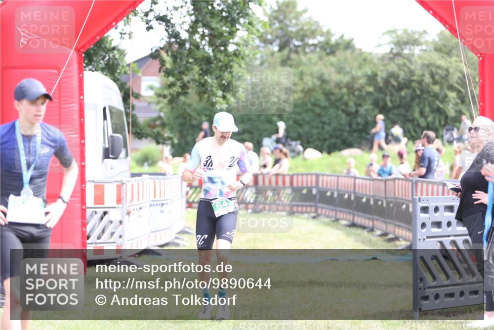 21.06.2026 - 29. Vierlanden-Triathlon Andreas Tolksdorf http://msf.ph/oto/9890644 21.06.2026 13:06:30 Ziel 642, 1358, 642, 1358 meine-sportfotos.de