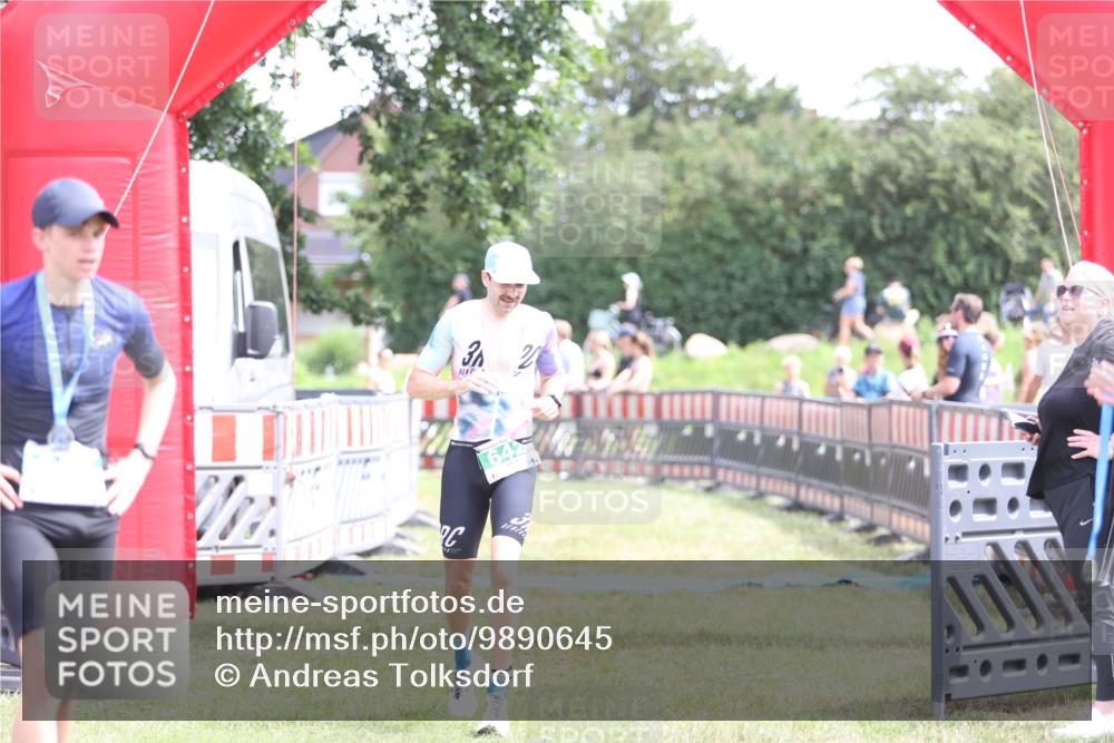 21.06.2026 - 29. Vierlanden-Triathlon Andreas Tolksdorf http://msf.ph/oto/9890645 21.06.2026 13:06:30 Ziel 642, 1358, 642, 1358 meine-sportfotos.de