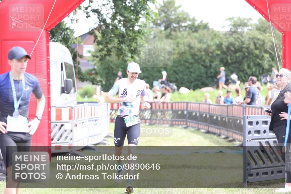 21.06.2026 - 29. Vierlanden-Triathlon Andreas Tolksdorf http://msf.ph/oto/9890646 21.06.2026 13:06:30 Ziel 642, 1358, 642, 1358 meine-sportfotos.de