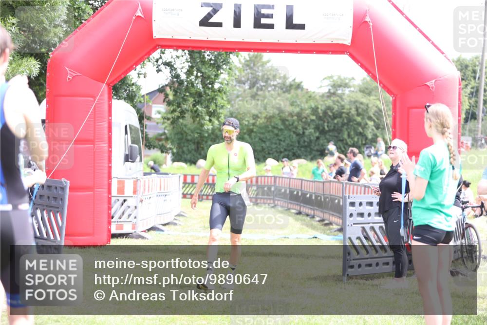 21.06.2026 - 29. Vierlanden-Triathlon Andreas Tolksdorf http://msf.ph/oto/9890647 21.06.2026 13:06:41 Ziel 1358, 1358 meine-sportfotos.de