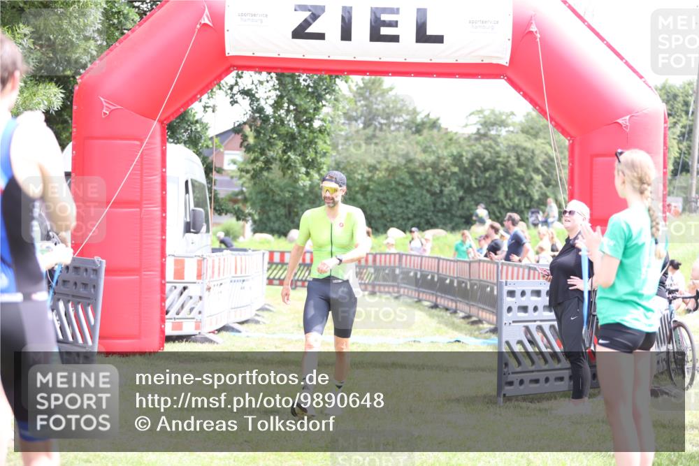 21.06.2026 - 29. Vierlanden-Triathlon Andreas Tolksdorf http://msf.ph/oto/9890648 21.06.2026 13:06:41 Ziel 1358, 1358 meine-sportfotos.de