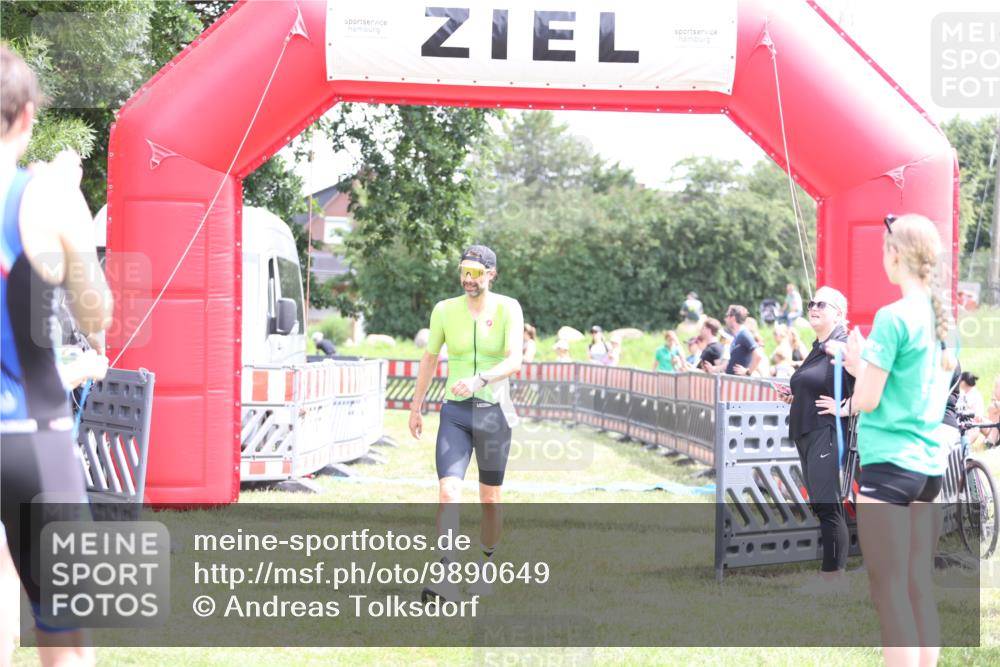 21.06.2026 - 29. Vierlanden-Triathlon Andreas Tolksdorf http://msf.ph/oto/9890649 21.06.2026 13:06:41 Ziel 1358, 1358 meine-sportfotos.de