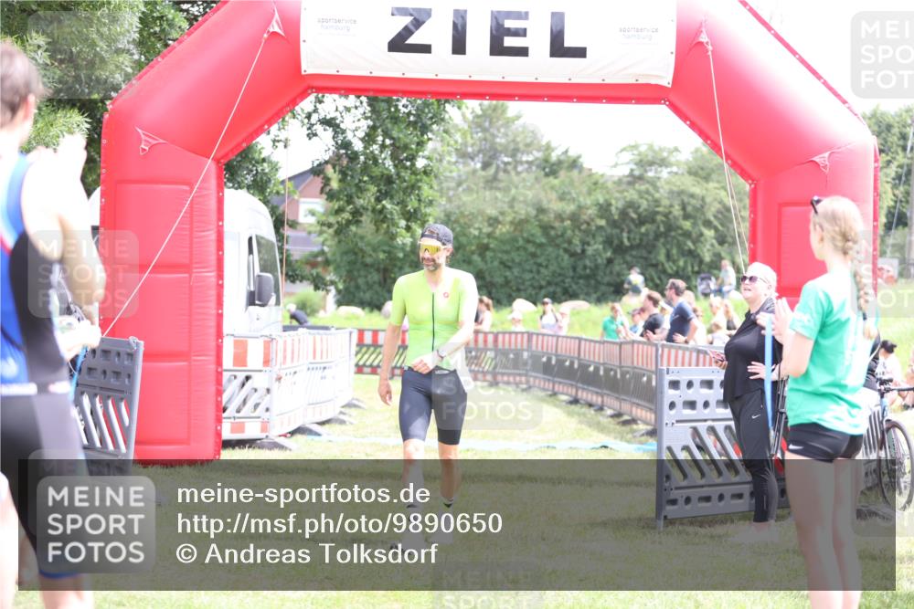 21.06.2026 - 29. Vierlanden-Triathlon Andreas Tolksdorf http://msf.ph/oto/9890650 21.06.2026 13:06:41 Ziel 1358, 1358 meine-sportfotos.de