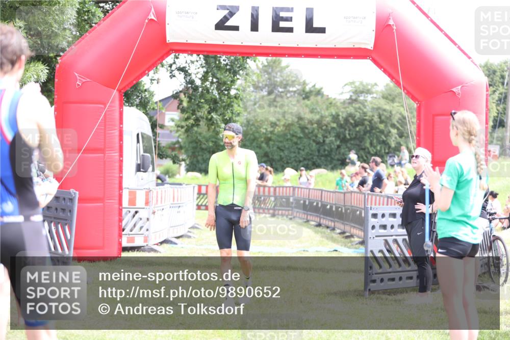 21.06.2026 - 29. Vierlanden-Triathlon Andreas Tolksdorf http://msf.ph/oto/9890652 21.06.2026 13:06:41 Ziel 1358, 1358 meine-sportfotos.de