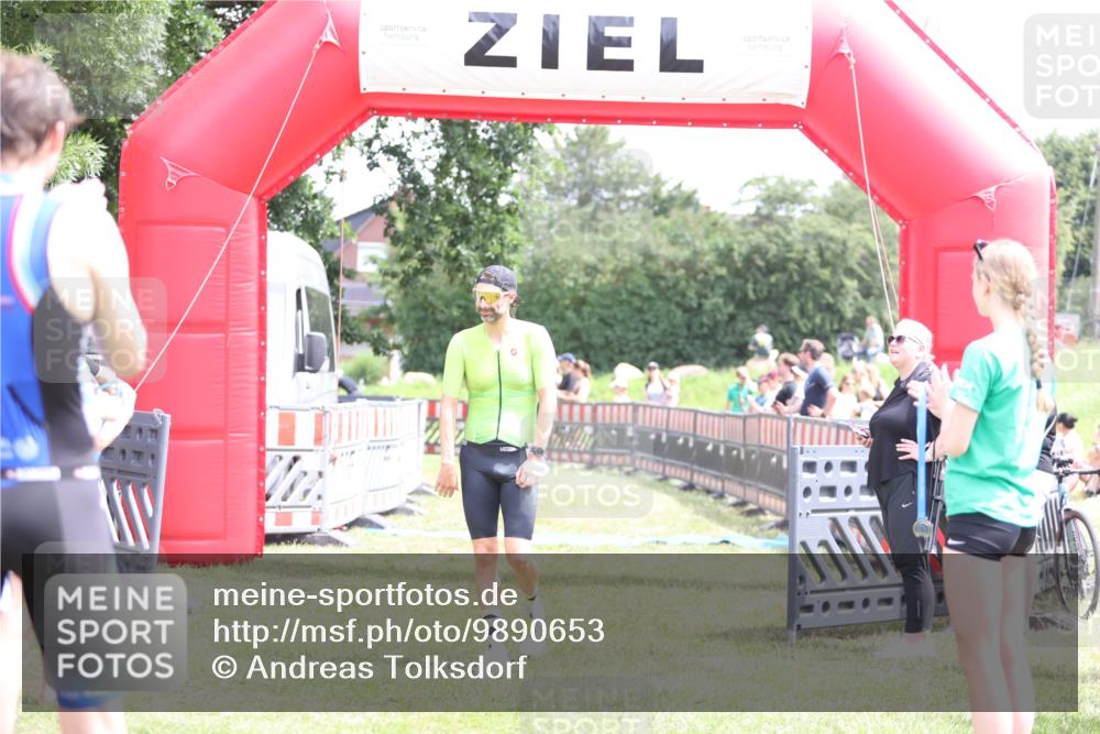 21.06.2026 - 29. Vierlanden-Triathlon Andreas Tolksdorf http://msf.ph/oto/9890653 21.06.2026 13:06:41 Ziel 1358, 1358 meine-sportfotos.de