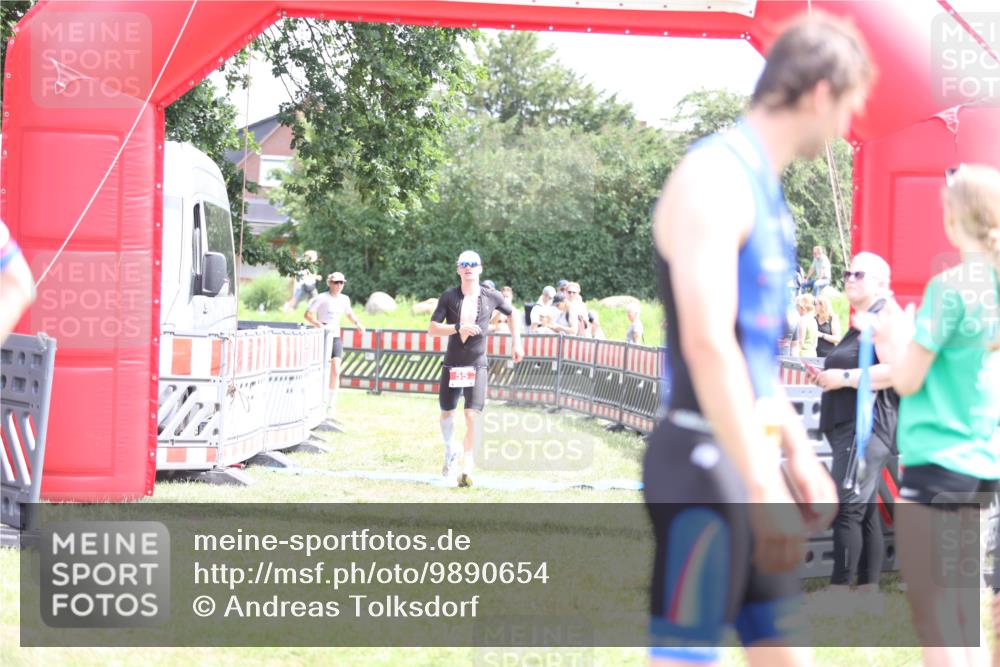 21.06.2026 - 29. Vierlanden-Triathlon Andreas Tolksdorf http://msf.ph/oto/9890654 21.06.2026 13:06:58 Ziel 55, 275, 55, 275 meine-sportfotos.de