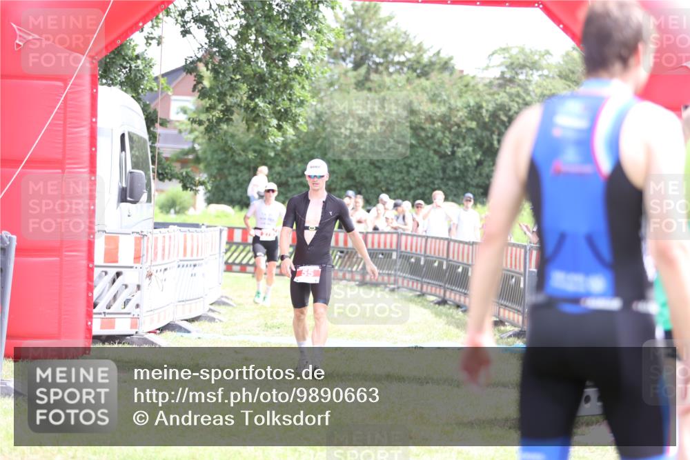 21.06.2026 - 29. Vierlanden-Triathlon Andreas Tolksdorf http://msf.ph/oto/9890663 21.06.2026 13:06:59 Ziel 55, 275, 55, 275 meine-sportfotos.de