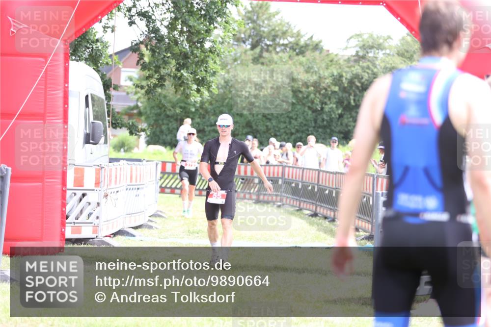 21.06.2026 - 29. Vierlanden-Triathlon Andreas Tolksdorf http://msf.ph/oto/9890664 21.06.2026 13:06:59 Ziel 55, 275, 55, 275 meine-sportfotos.de