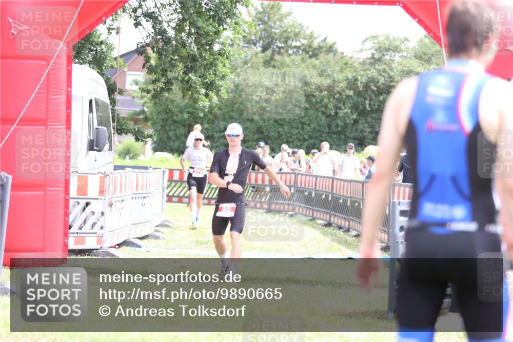 21.06.2026 - 29. Vierlanden-Triathlon Andreas Tolksdorf http://msf.ph/oto/9890665 21.06.2026 13:06:59 Ziel 55, 275, 55, 275 meine-sportfotos.de