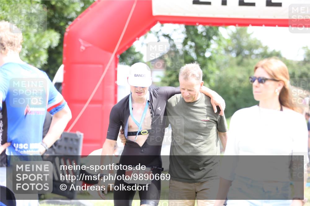 21.06.2026 - 29. Vierlanden-Triathlon Andreas Tolksdorf http://msf.ph/oto/9890669 21.06.2026 13:07:13 Ziel  meine-sportfotos.de