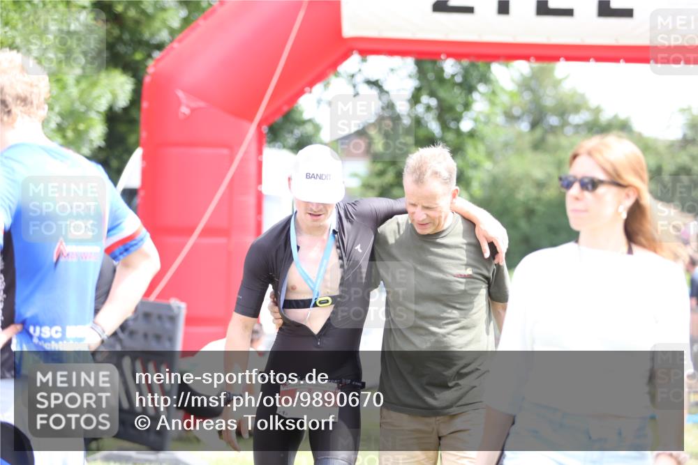 21.06.2026 - 29. Vierlanden-Triathlon Andreas Tolksdorf http://msf.ph/oto/9890670 21.06.2026 13:07:13 Ziel  meine-sportfotos.de