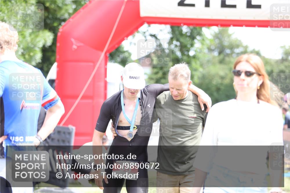 21.06.2026 - 29. Vierlanden-Triathlon Andreas Tolksdorf http://msf.ph/oto/9890672 21.06.2026 13:07:13 Ziel  meine-sportfotos.de