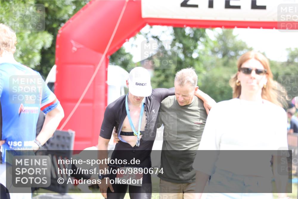 21.06.2026 - 29. Vierlanden-Triathlon Andreas Tolksdorf http://msf.ph/oto/9890674 21.06.2026 13:07:13 Ziel  meine-sportfotos.de