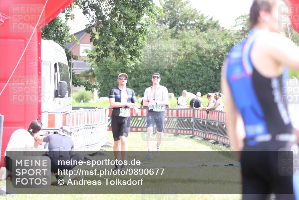 21.06.2026 - 29. Vierlanden-Triathlon Andreas Tolksdorf http://msf.ph/oto/9890677 21.06.2026 13:07:51 Ziel 634, 668, 634, 668 meine-sportfotos.de