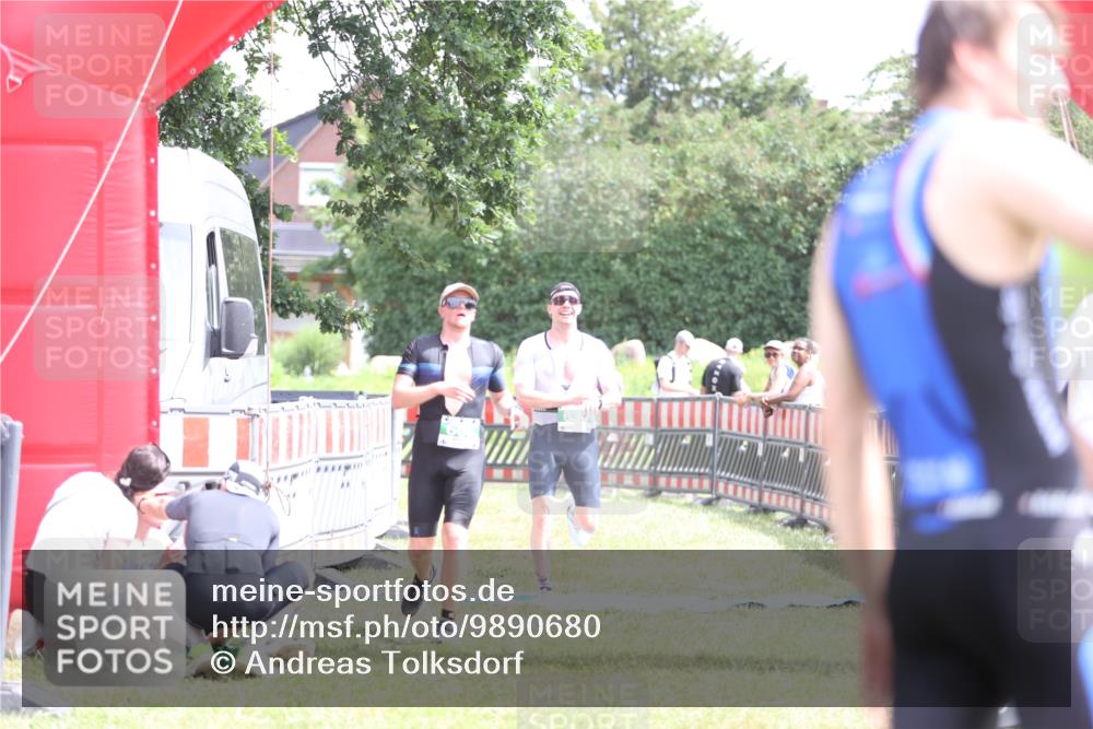 21.06.2026 - 29. Vierlanden-Triathlon Andreas Tolksdorf http://msf.ph/oto/9890680 21.06.2026 13:07:51 Ziel 634, 668, 634, 668 meine-sportfotos.de