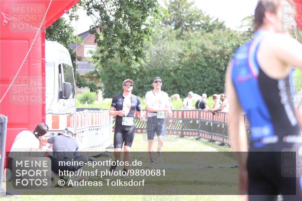 21.06.2026 - 29. Vierlanden-Triathlon Andreas Tolksdorf http://msf.ph/oto/9890681 21.06.2026 13:07:51 Ziel 634, 668, 634, 668 meine-sportfotos.de