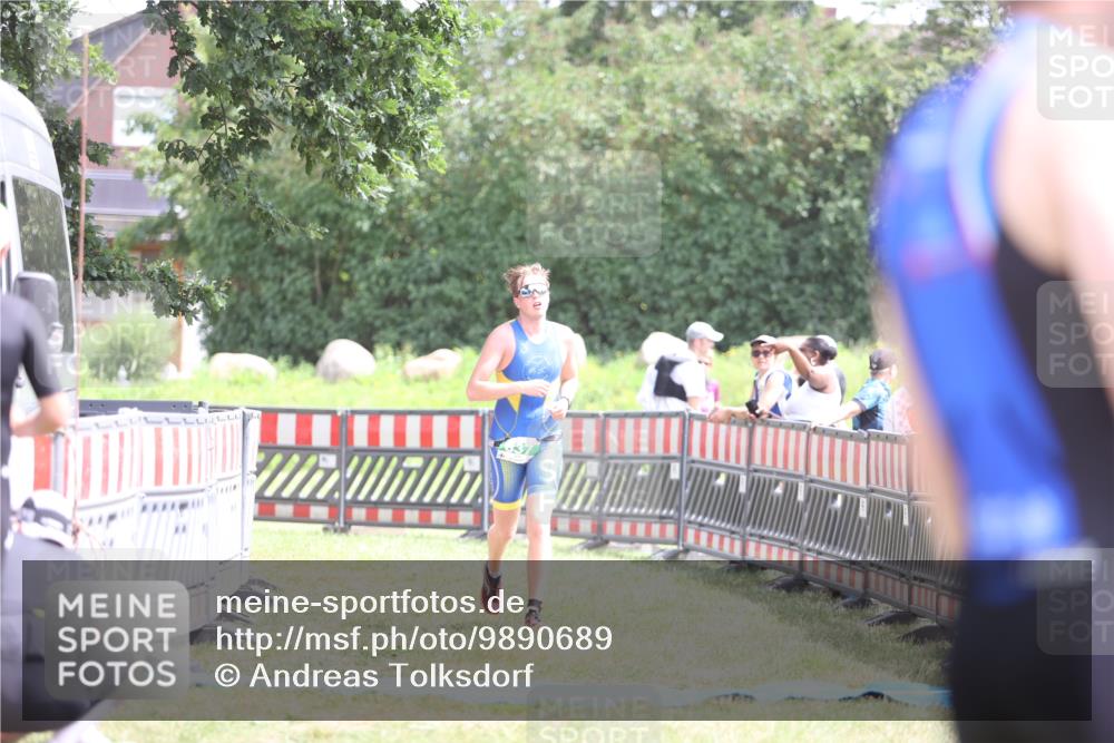 21.06.2026 - 29. Vierlanden-Triathlon Andreas Tolksdorf http://msf.ph/oto/9890689 21.06.2026 13:08:03 Ziel 637, 637 meine-sportfotos.de